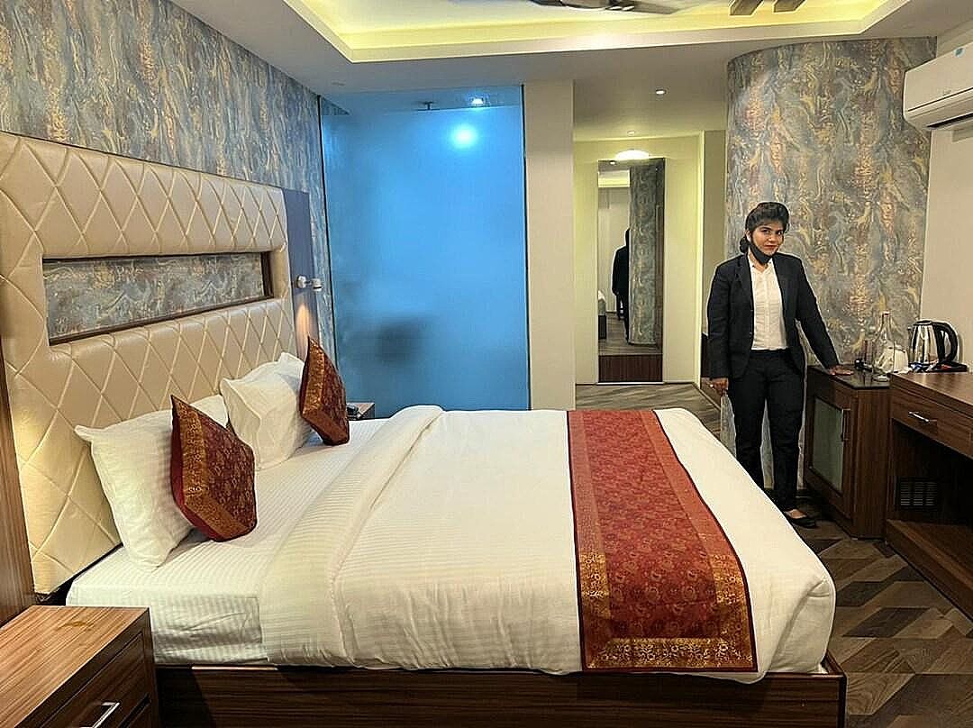 The Triumph Hotel Deluxe Room 3