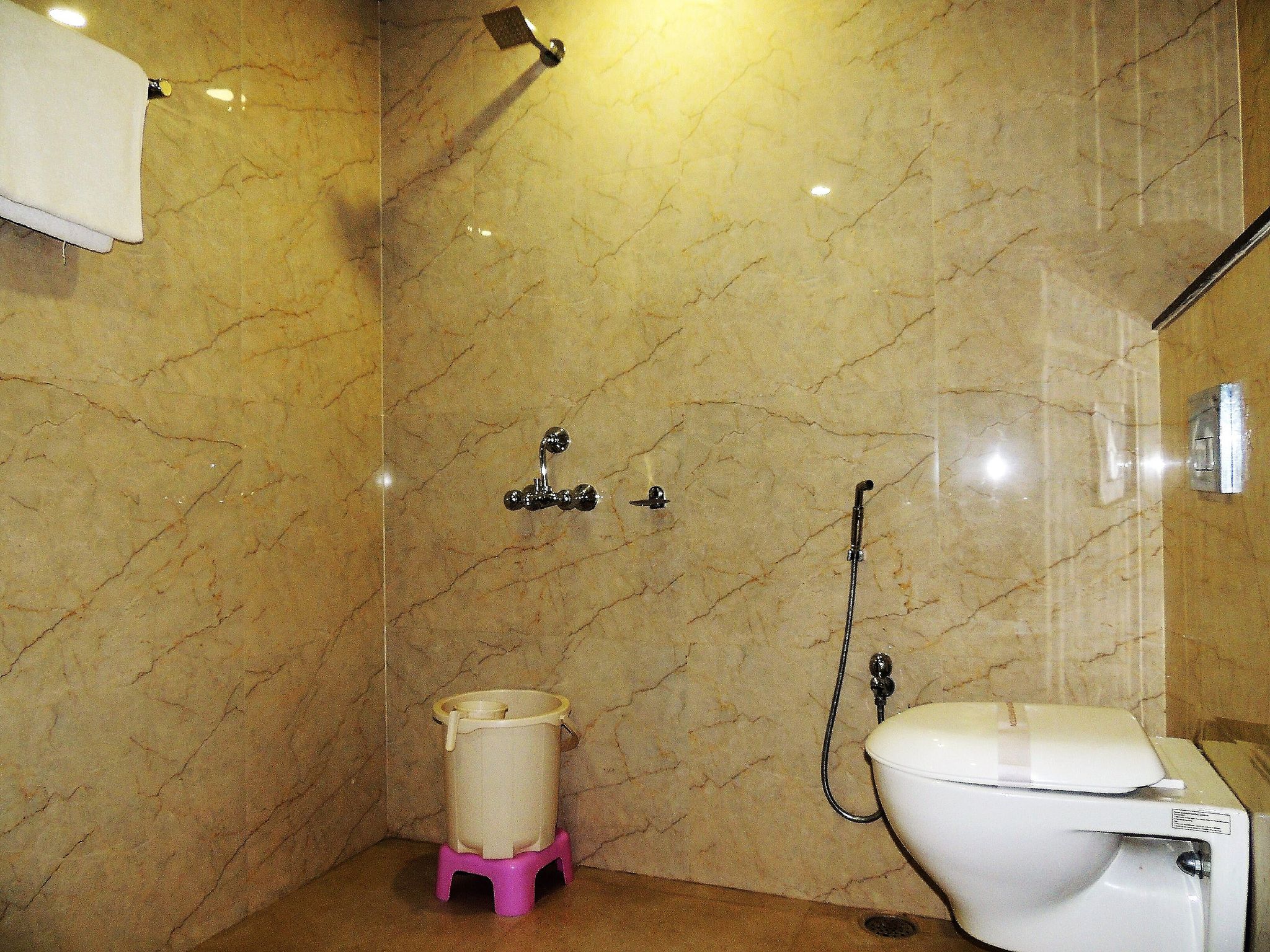 Elegance Suites Deluxe Room  10