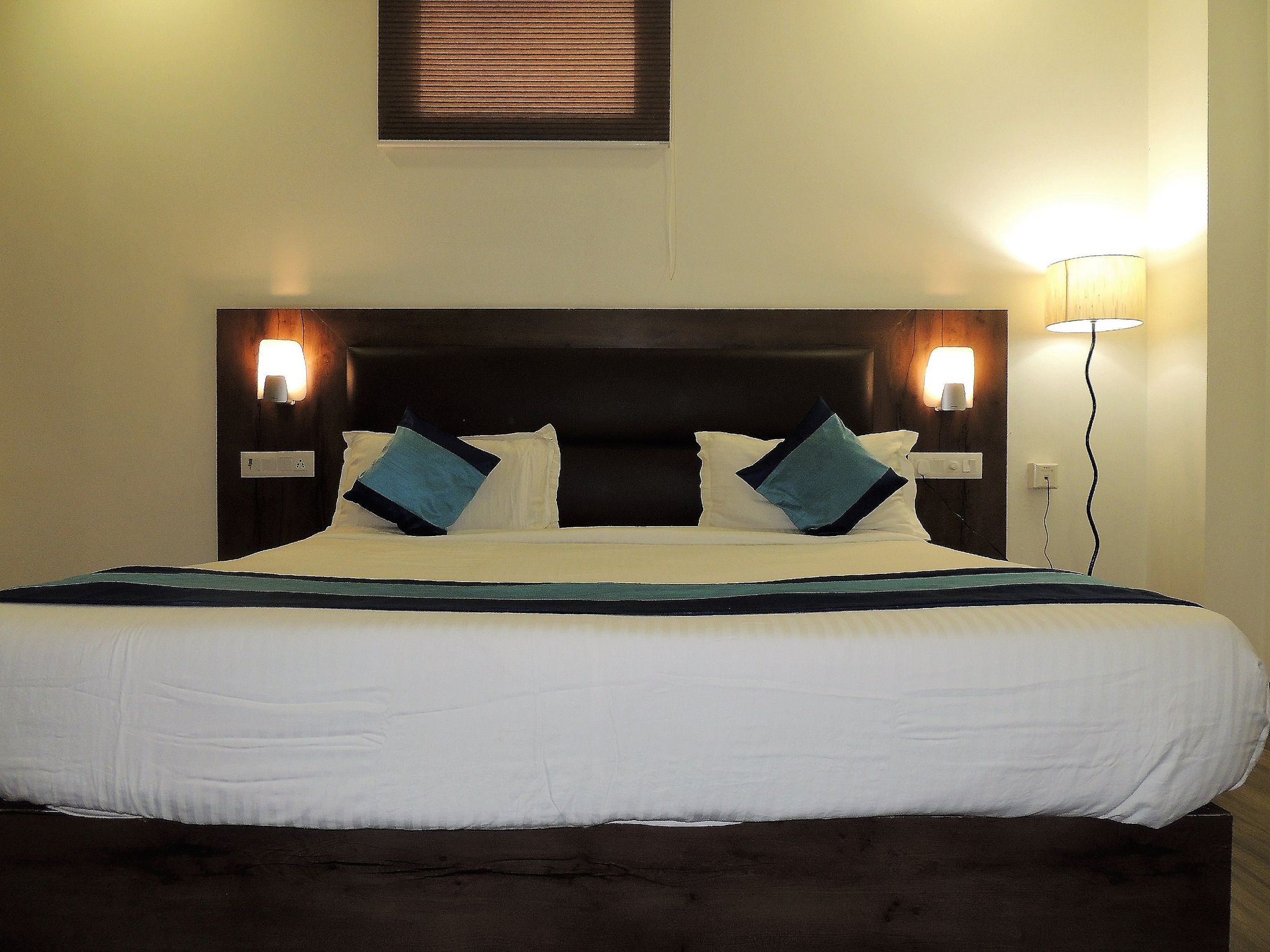 Elegance Suites Deluxe Room  4