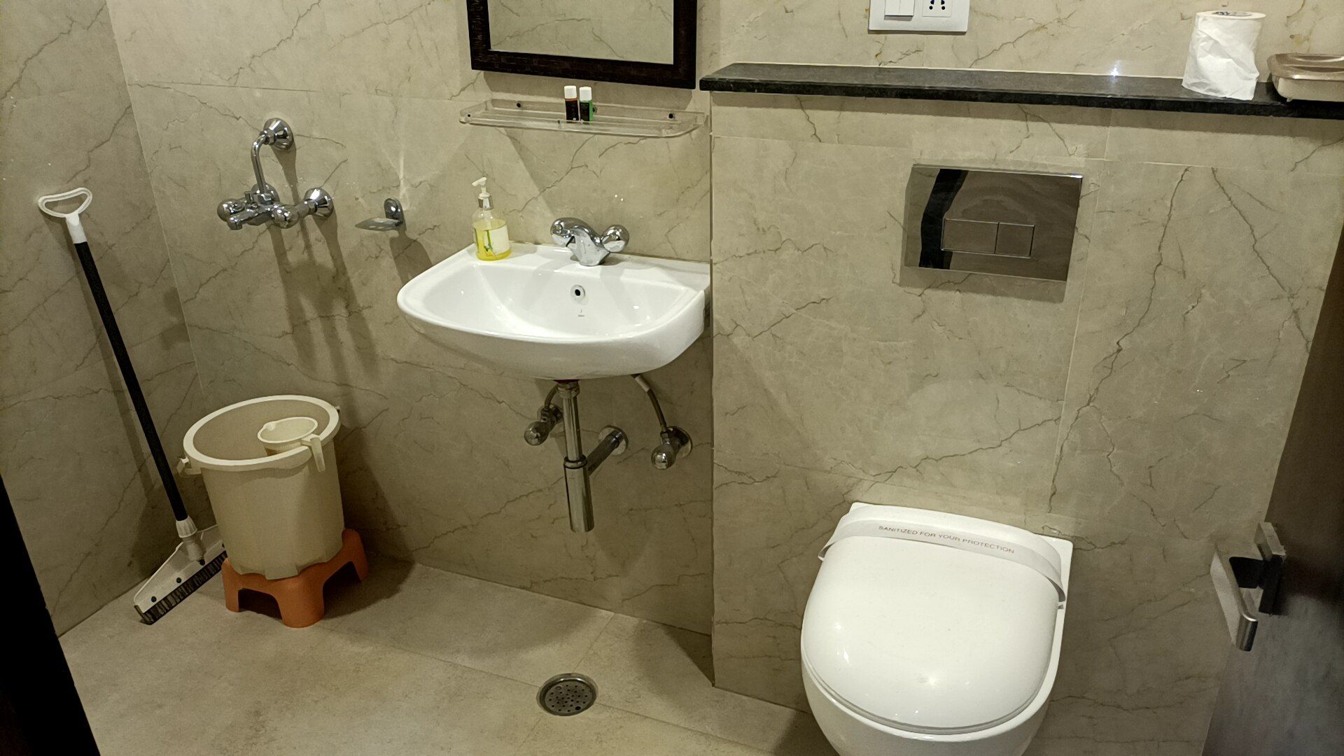 Elegance Suites Deluxe Room  13