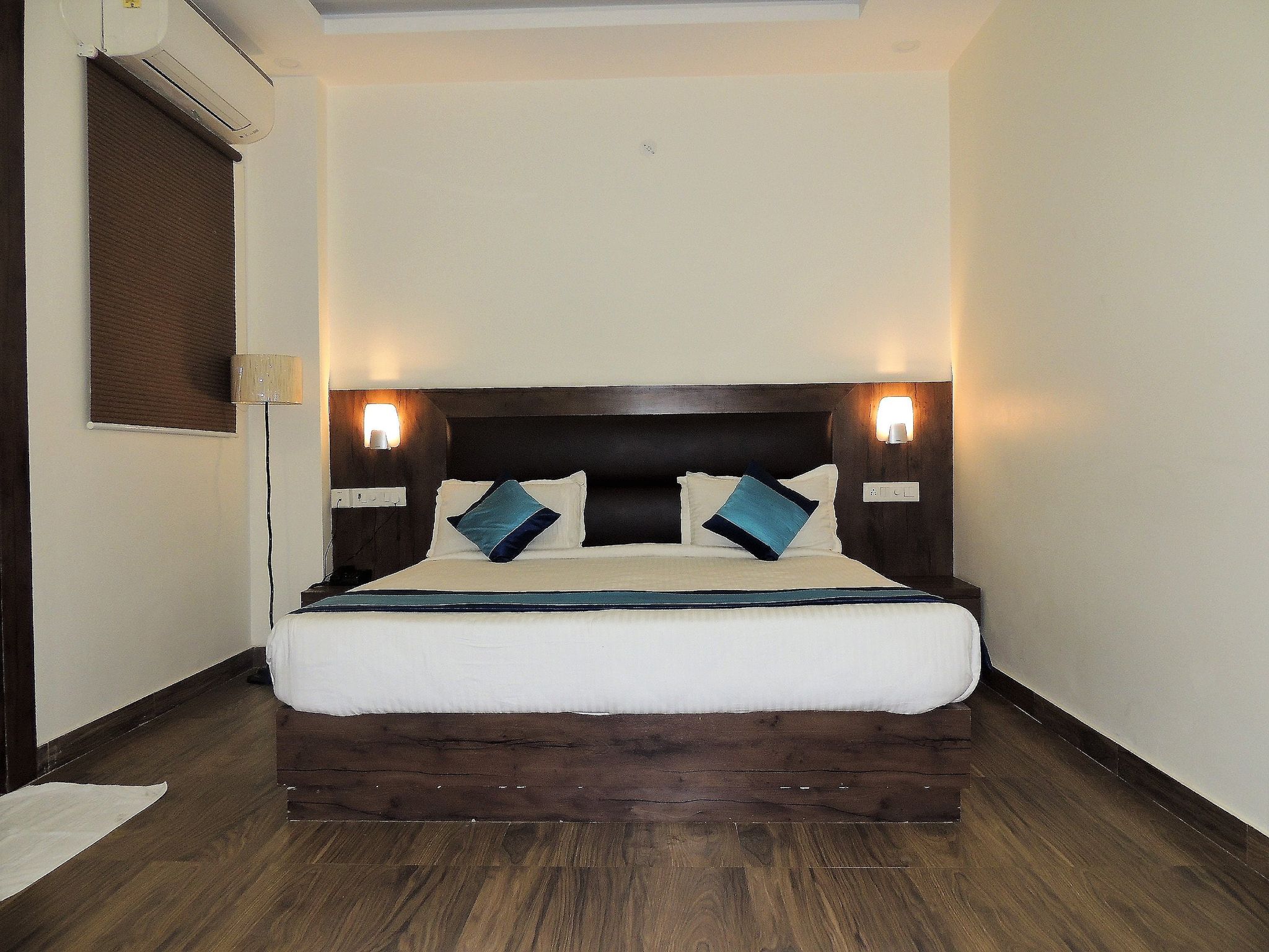 Elegance Suites Deluxe Room  3