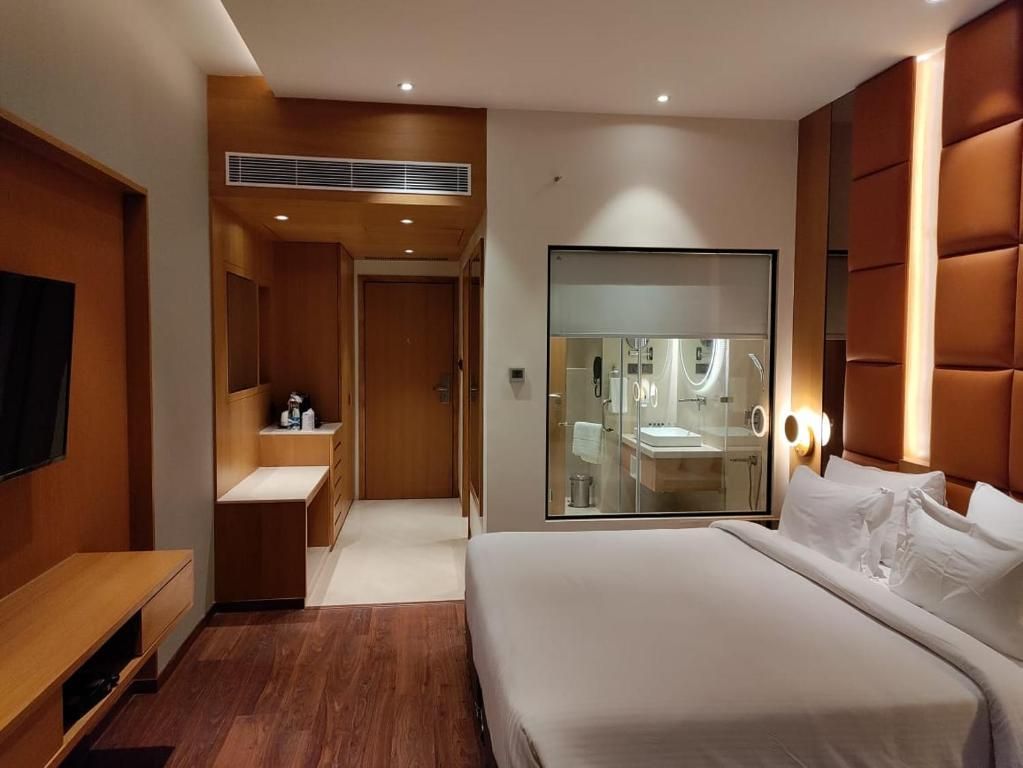 Hotel Damson Plum Deluxe Room 3