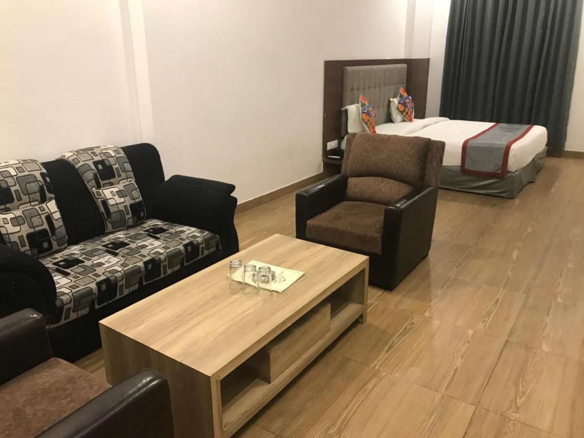 undefined Hotel Global Gold Inn 4