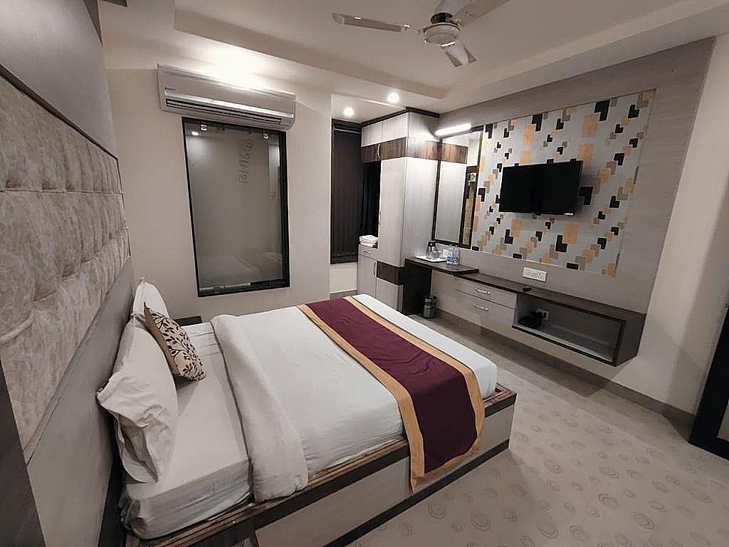 Hotel J S Residency Deluxe Room 5