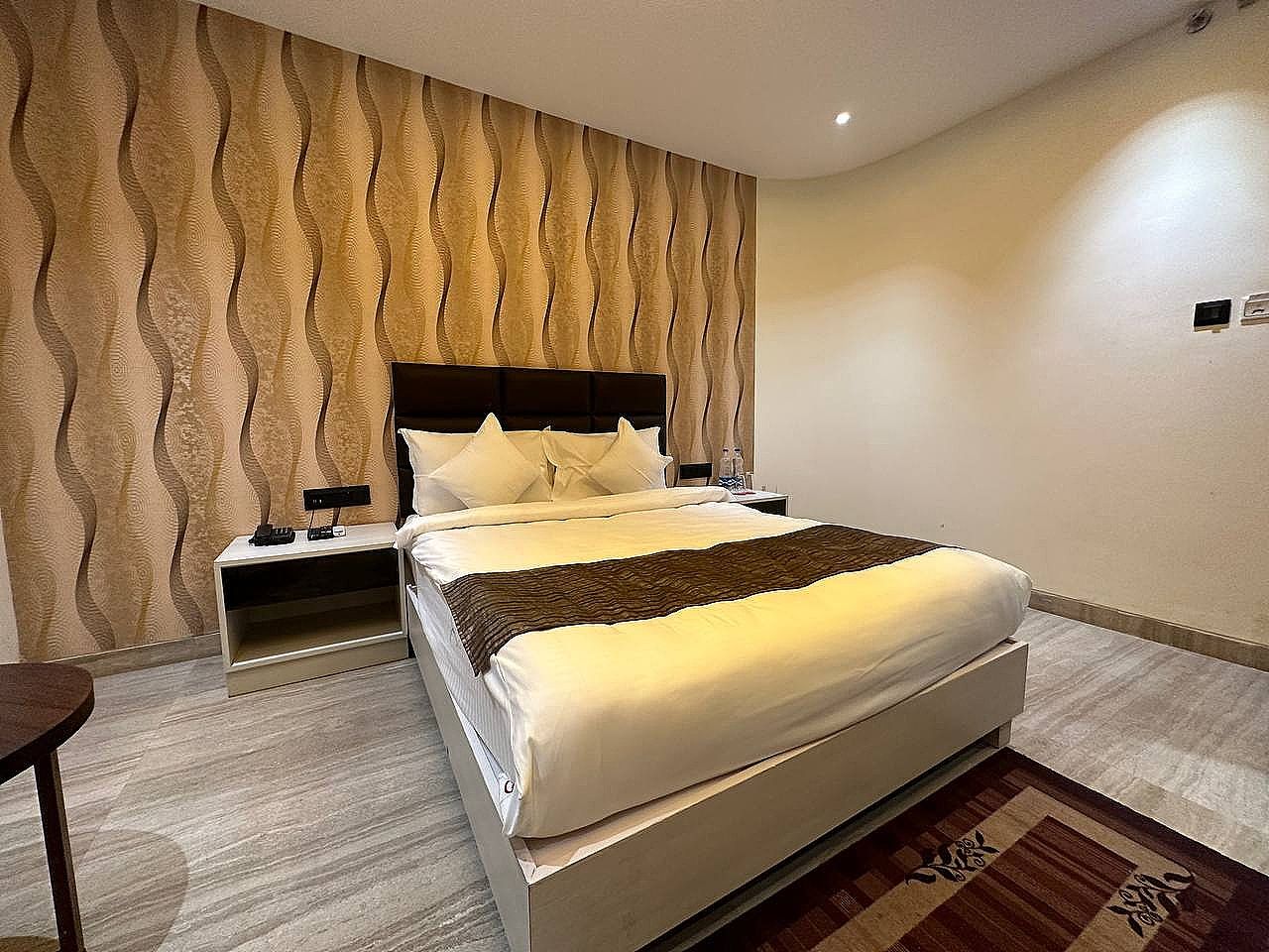 Hotel Hardik Palacio Deluxe Room 2