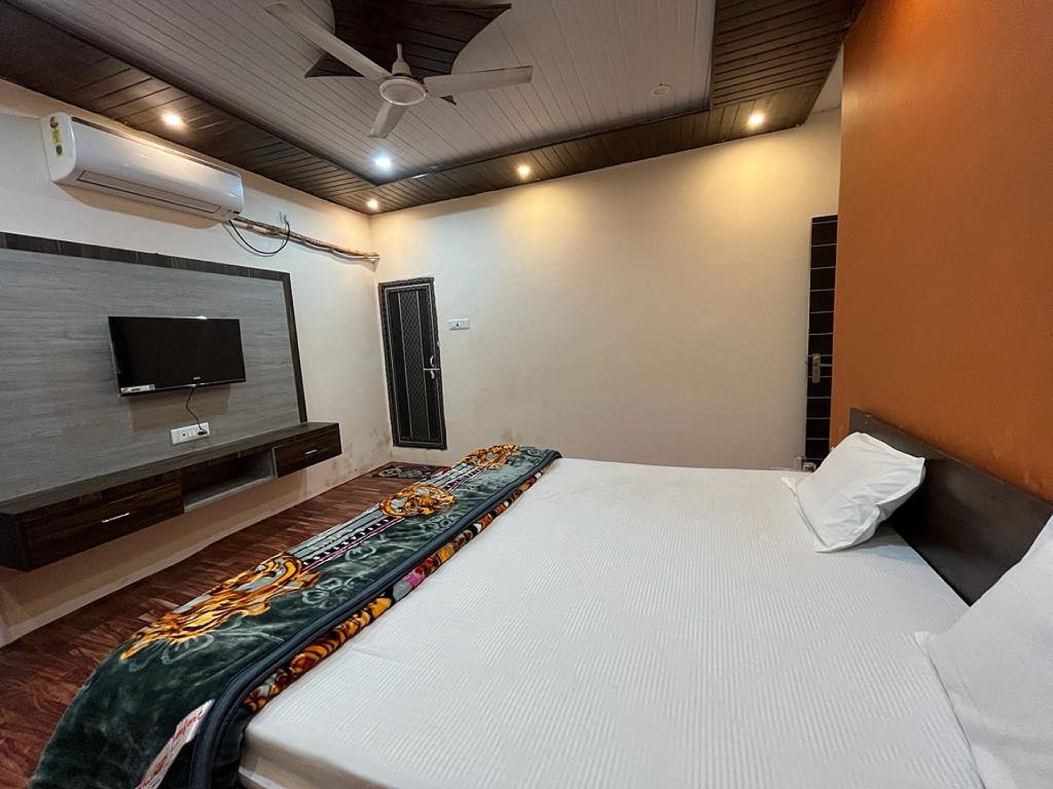 Deluxe Air Conditioning Room