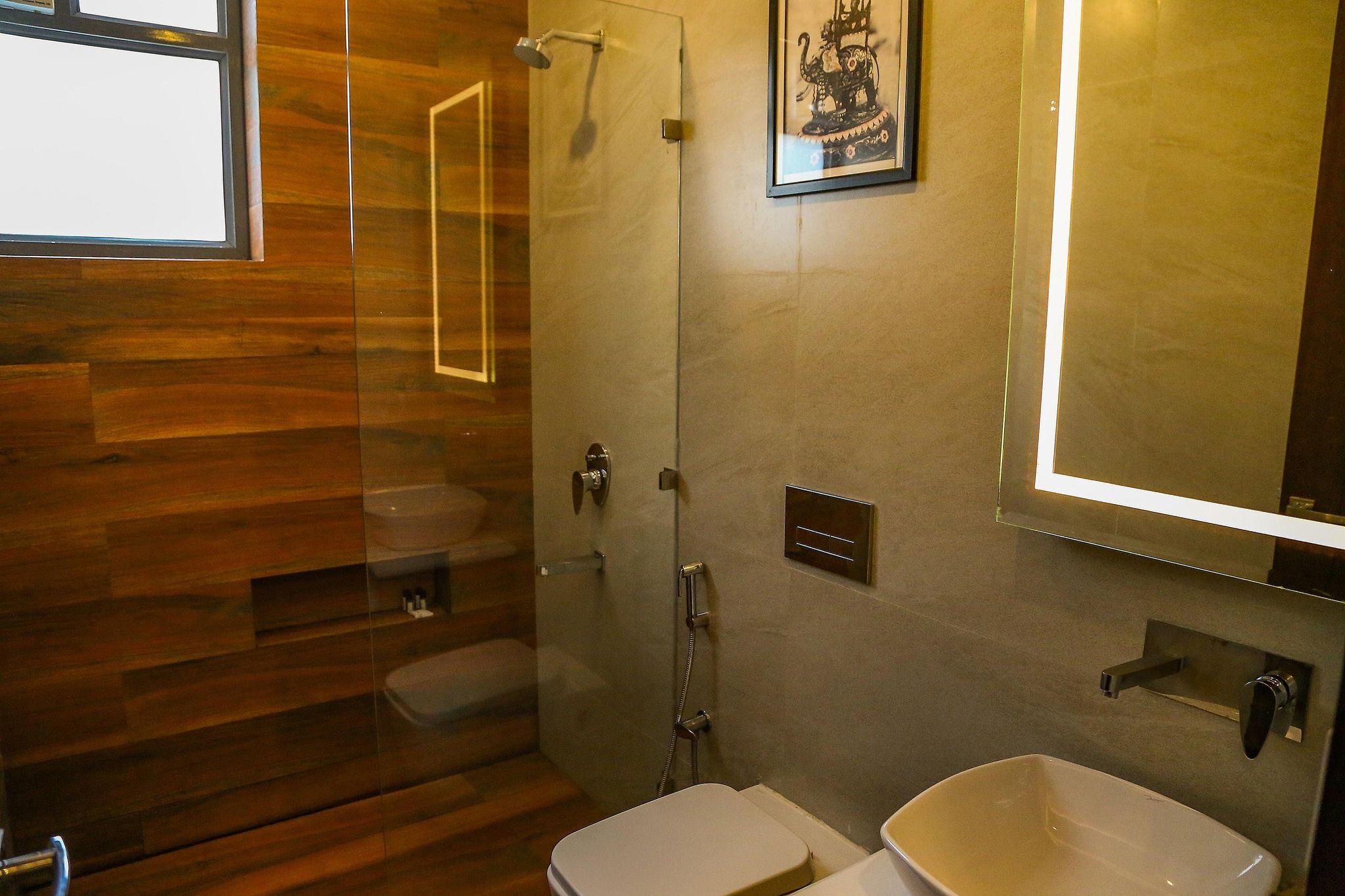 Four Leaf Hotel Sapphire Blue, Varanasi Deluxe Rooms 6