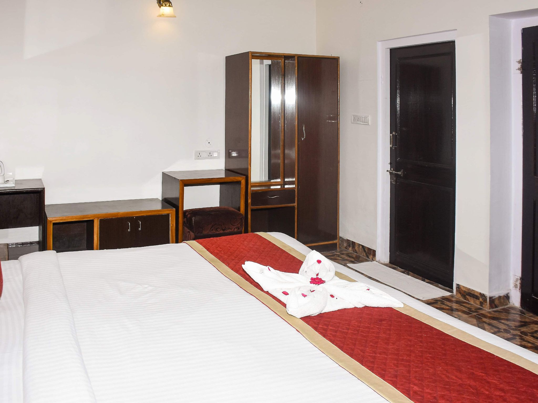 Ankur Resort Deluxe Room 4