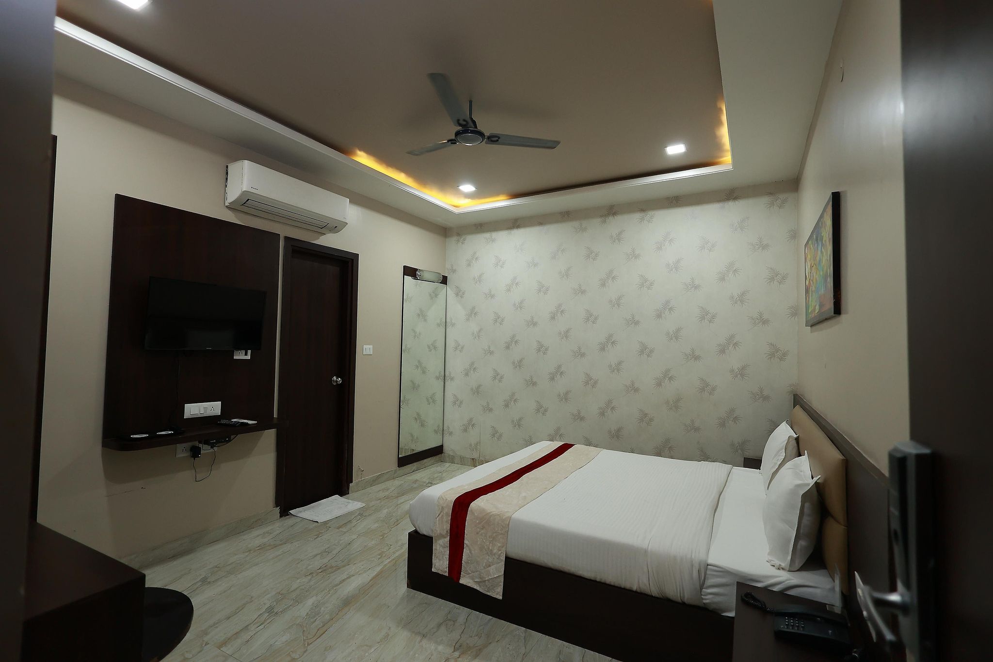 Hotel Jai Harsh Deluxe Double Room 10