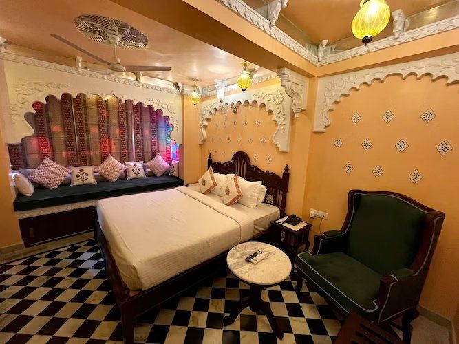 Sheeshmahal By Oladar Deluxe King Room 3