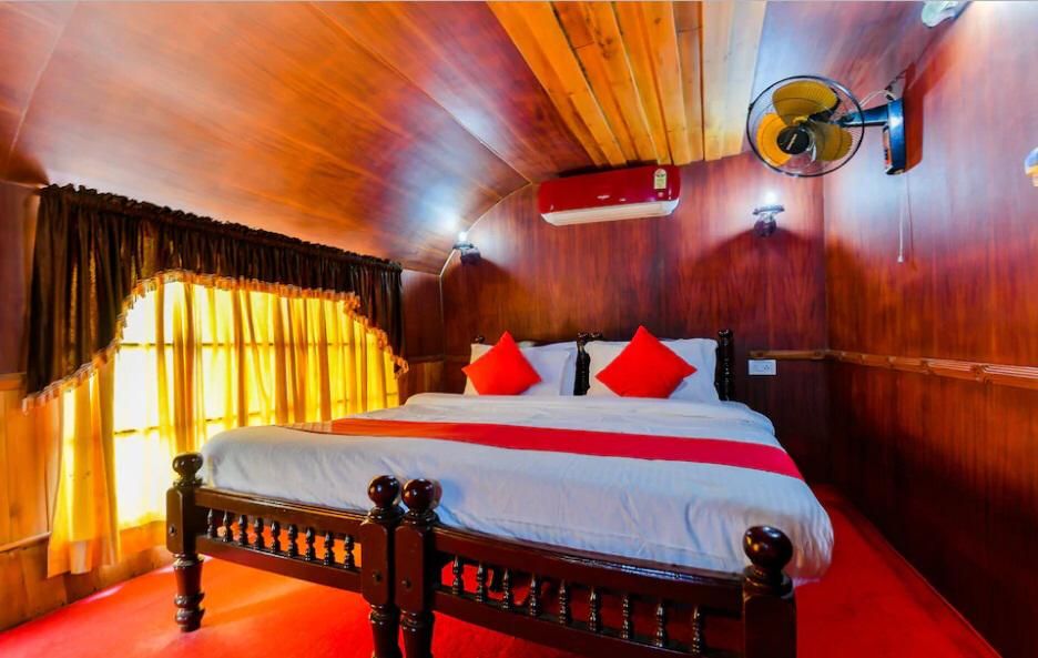 One Bedroom Deluxe Independent Houseboat Night Stay (5.30Pm to 9Am) Allp