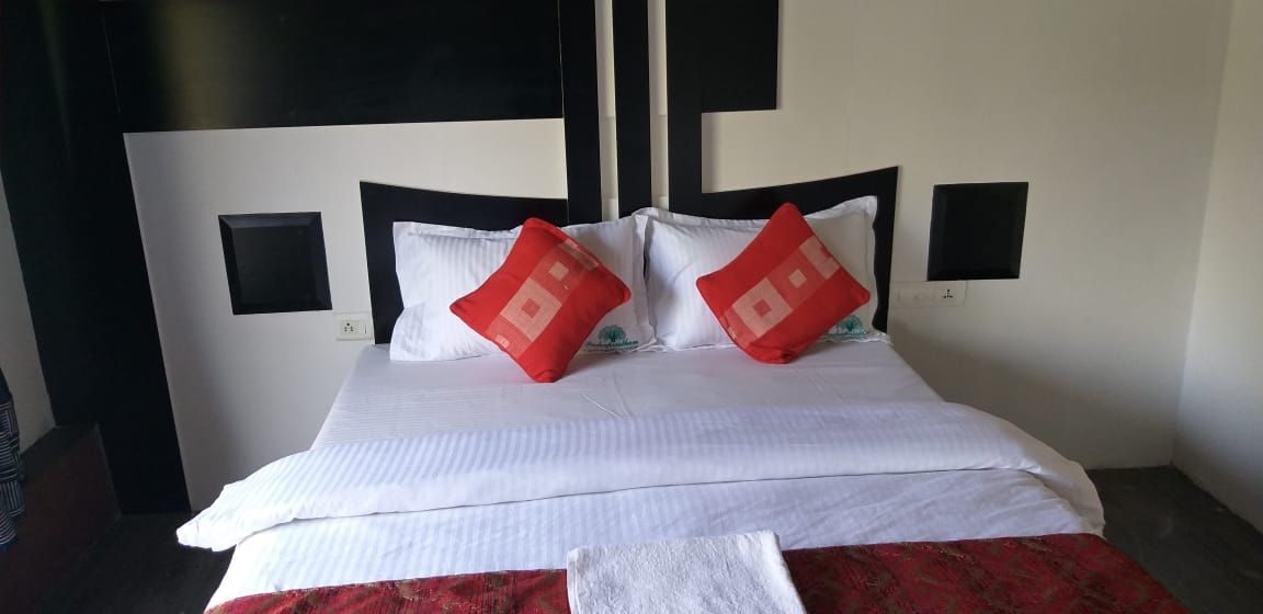 One Deluxe Room in a Sharing Houseboat -Allp