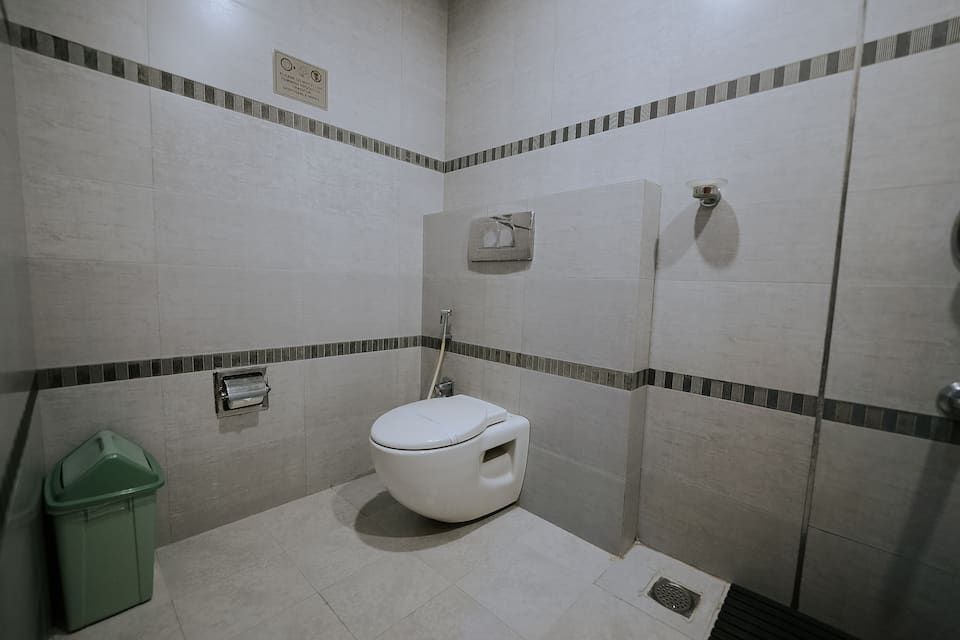 Hotel Devaragam Deluxe Double Room 12