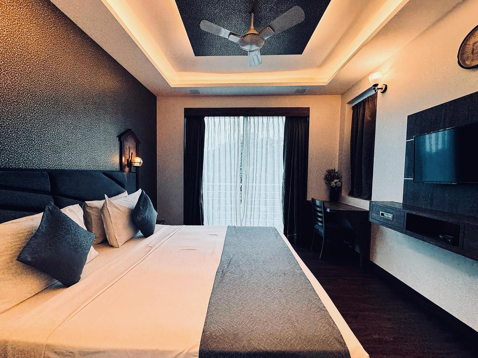 Club City View Double Room
