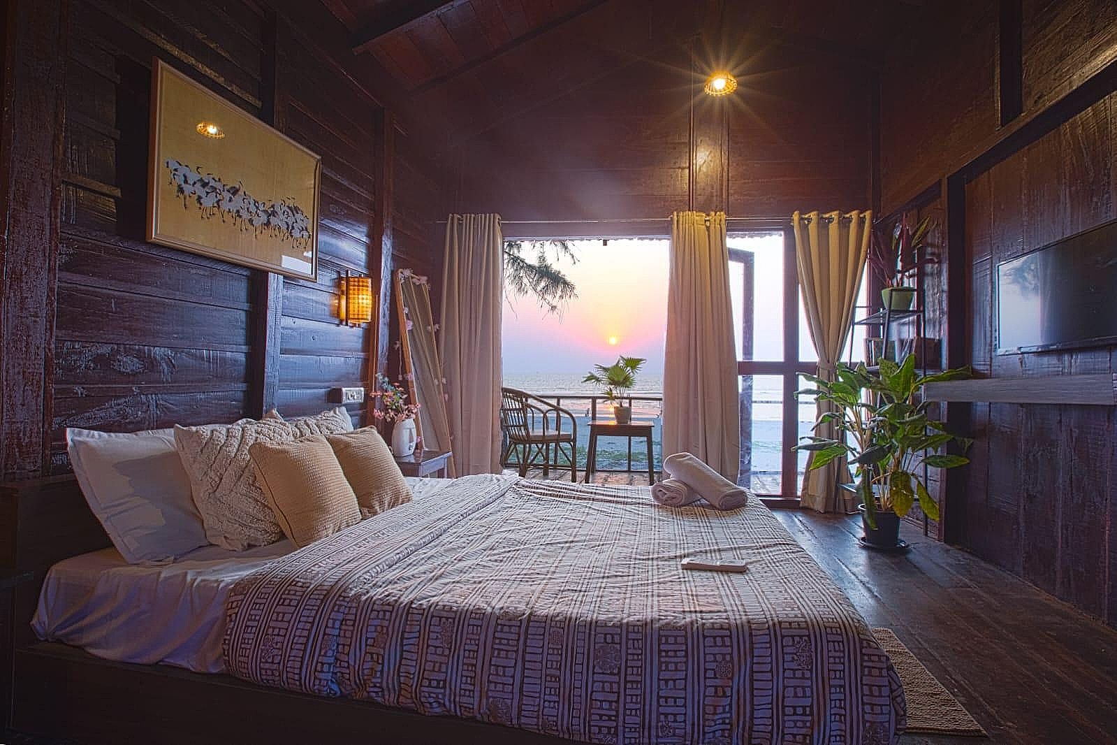 Wooden Sea View Room