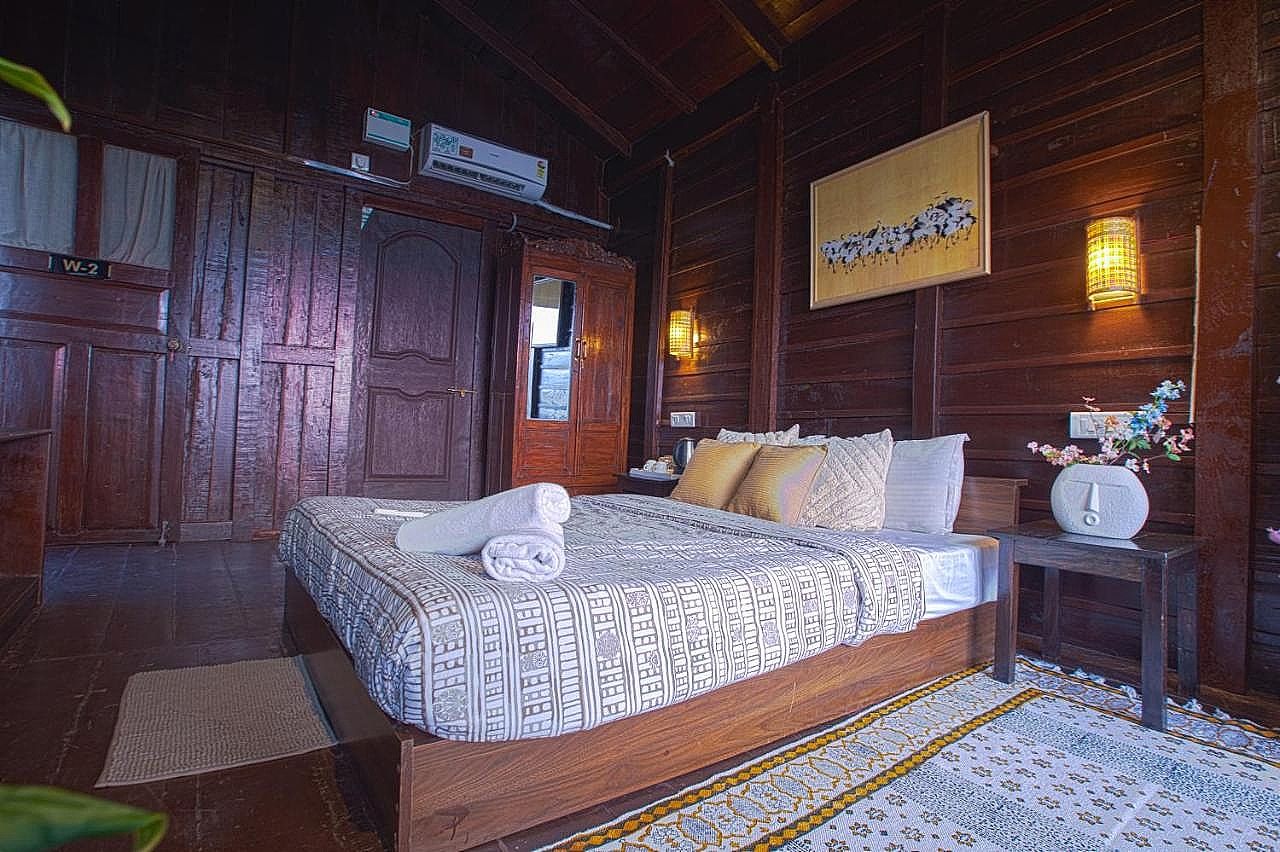 Wooden Sea View Cabin With Balcony