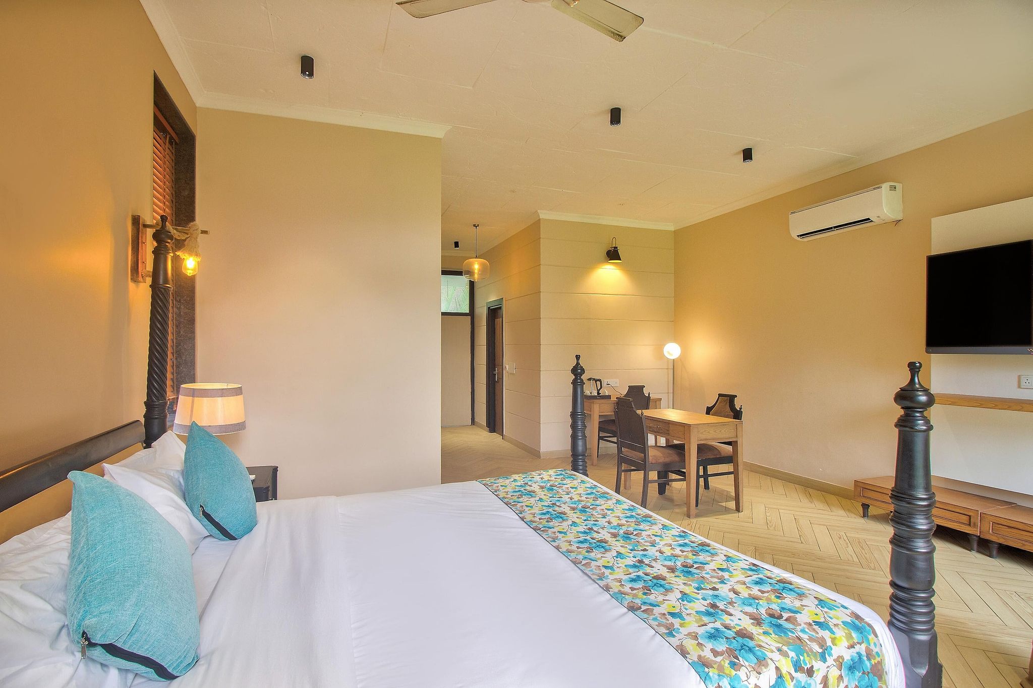 Aruba Resort Deluxe Room  10