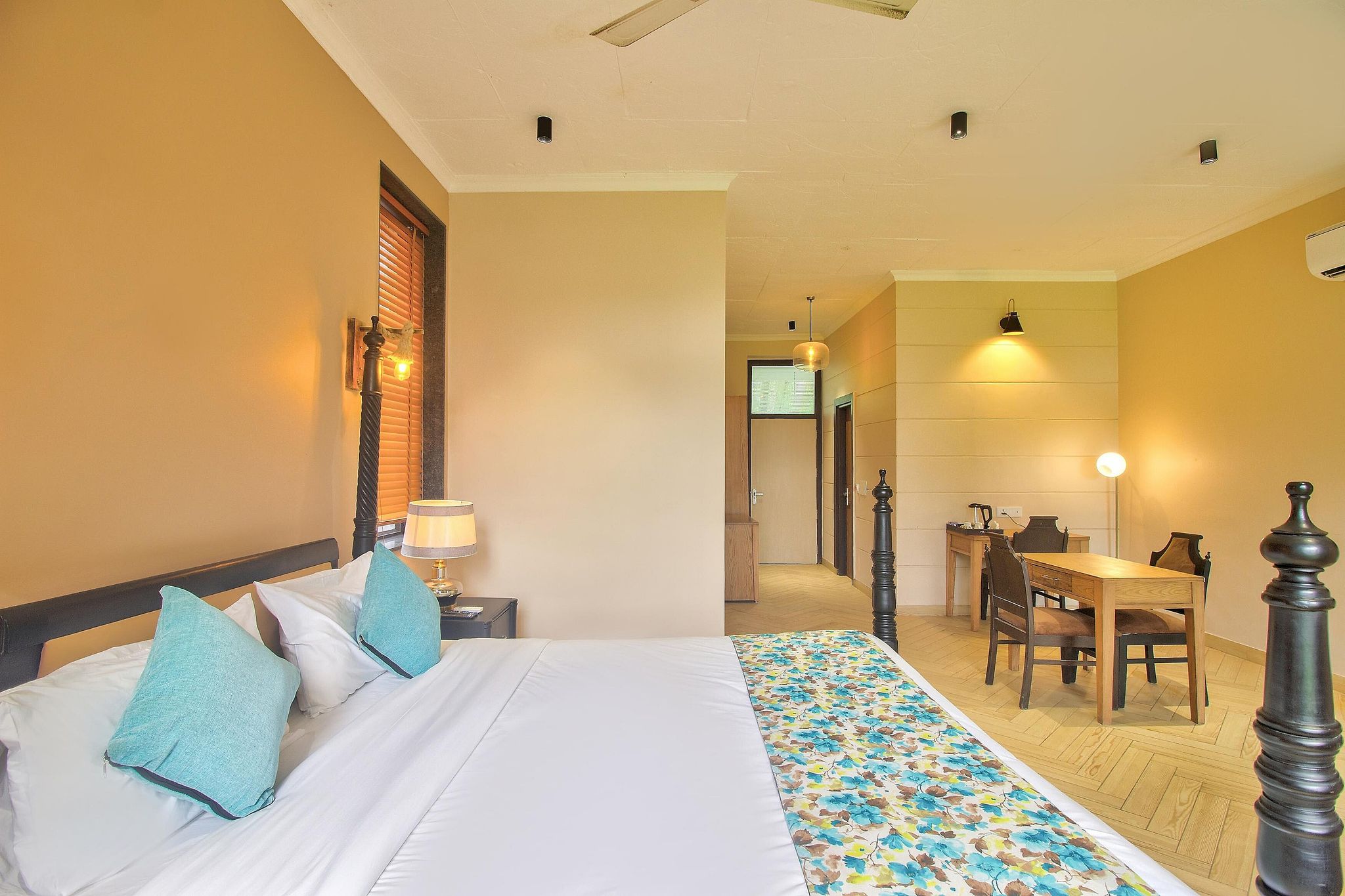 Aruba Resort Deluxe Room  12