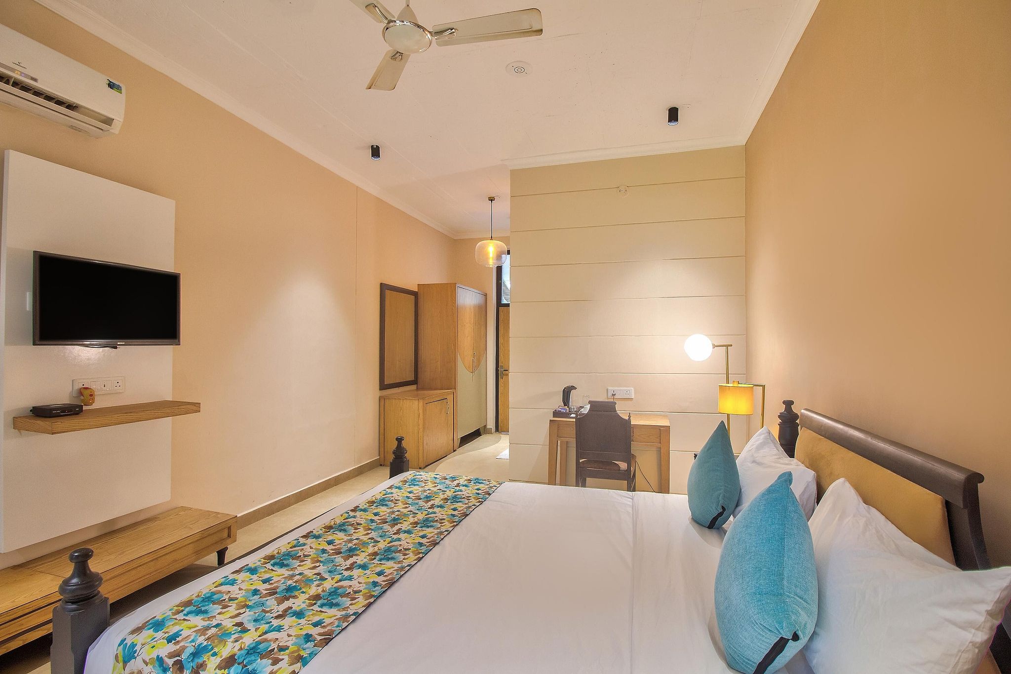 Aruba Resort Deluxe Room  5