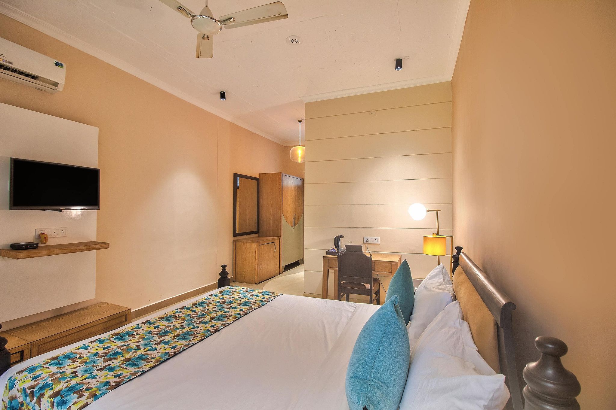 Aruba Resort Deluxe Room  6