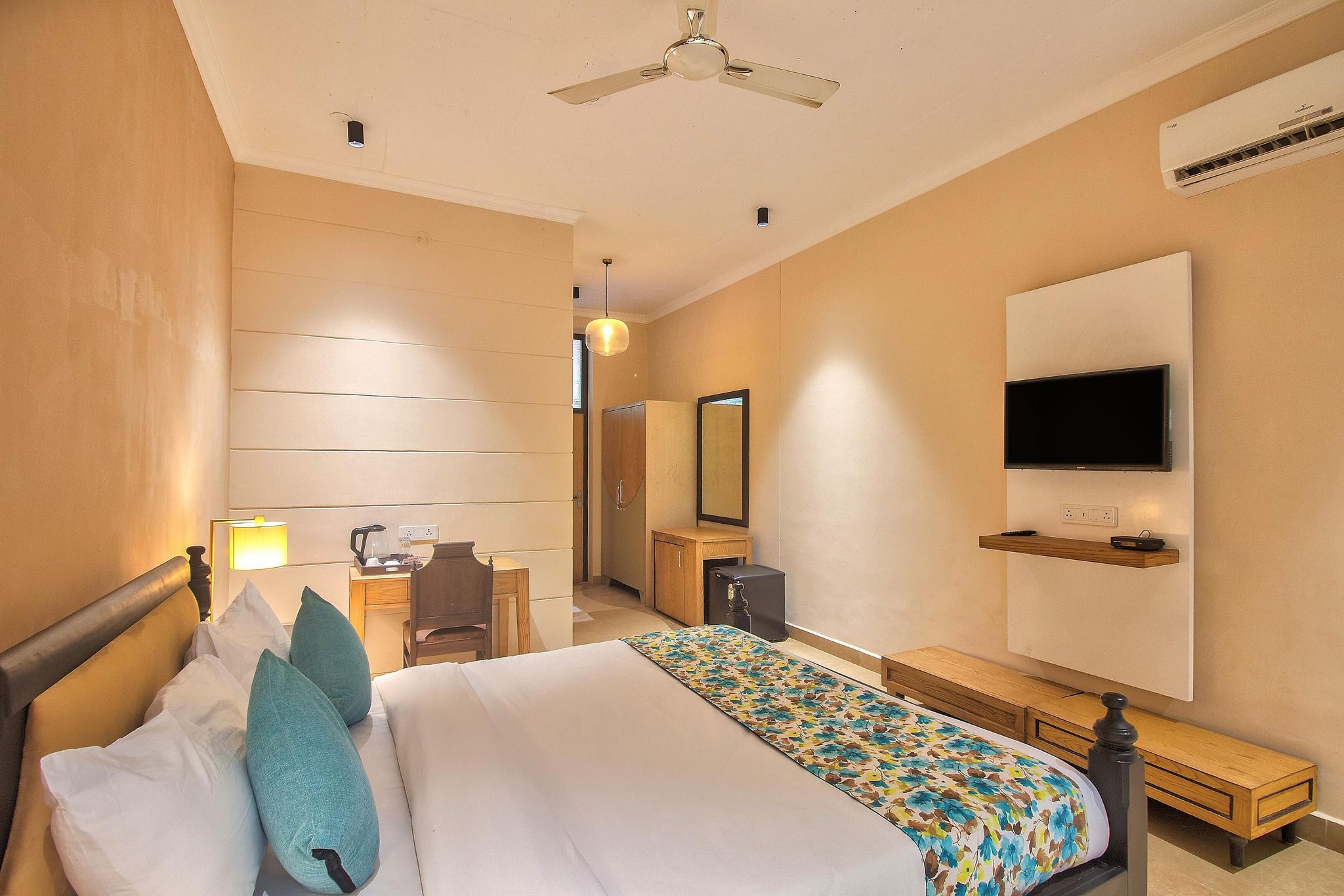 Aruba Resort Deluxe Room  4
