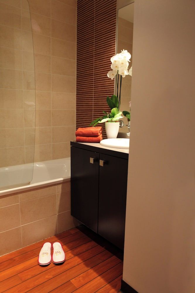 Best Western Park Hotel Geneve-Thoiry Junior Suite, 1 Queen Bed, Kitchenette 6