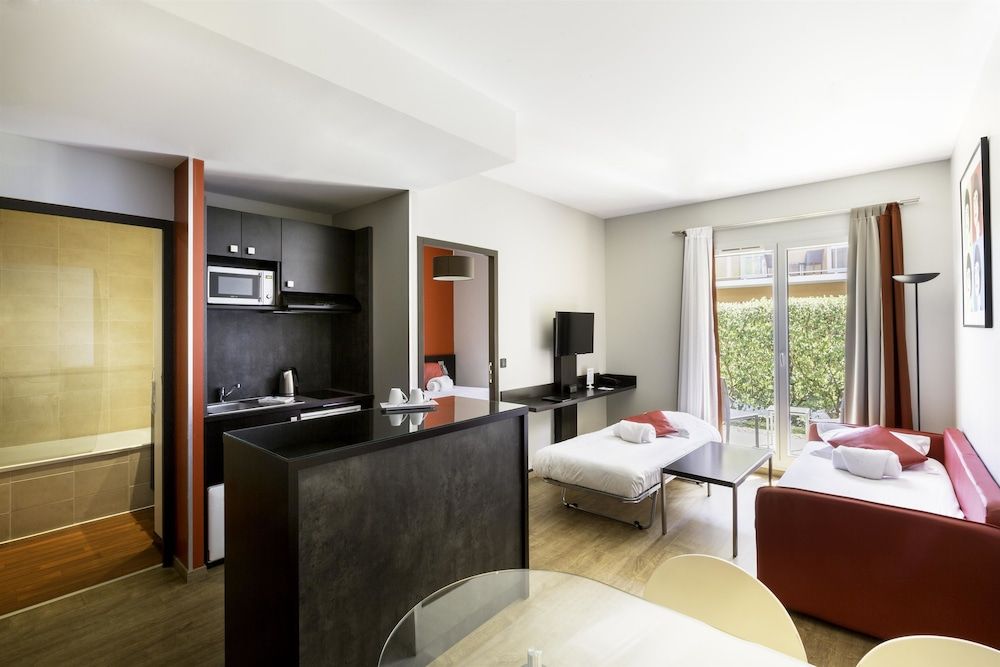 Best Western Park Hotel Geneve-Thoiry Superior Room, 1 Queen Bed, Kitchenette (Larger Room;with Sofabed) 7