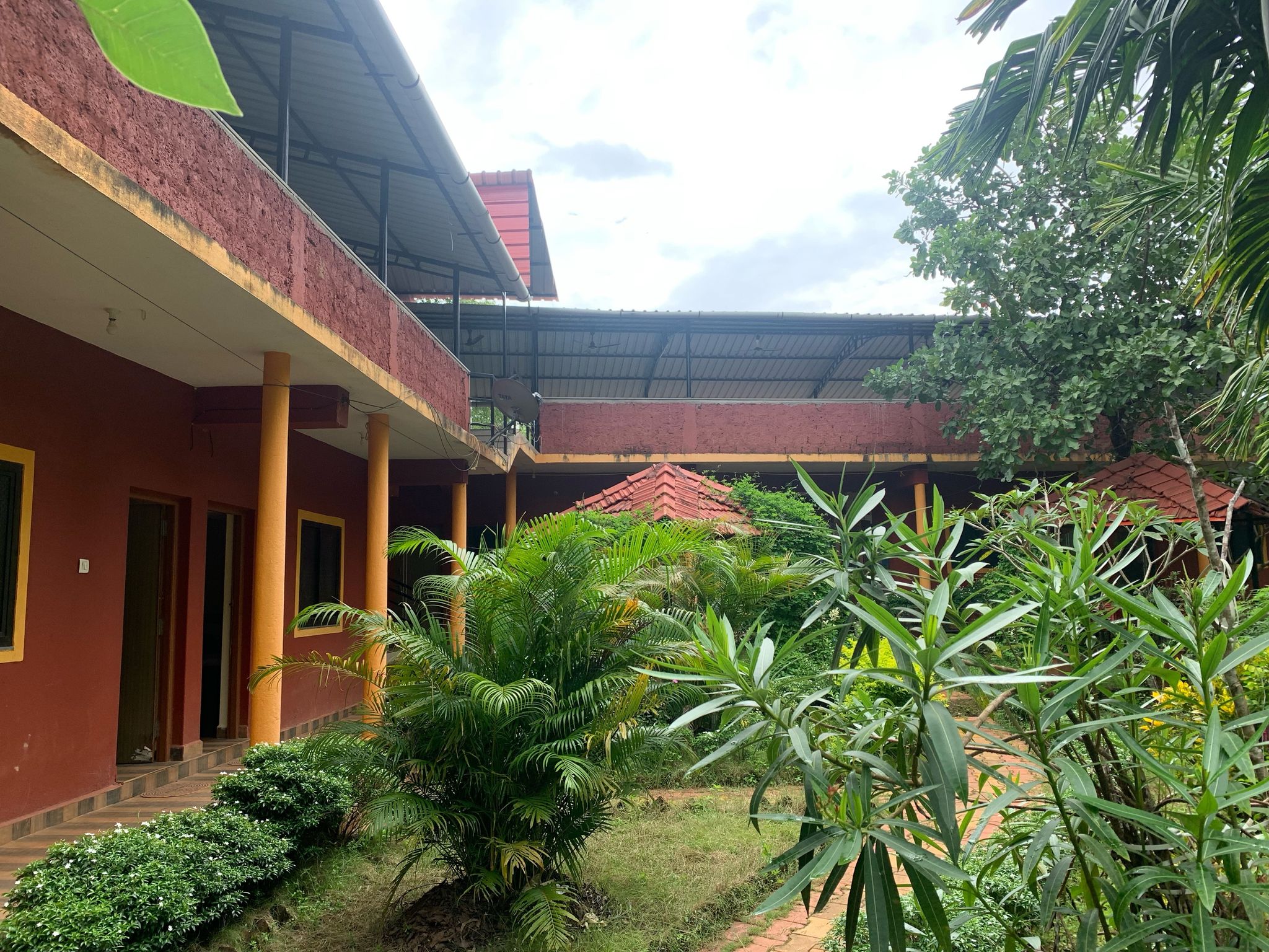 Side Image 2