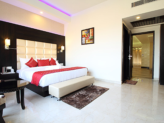 HOTEL SANDSTONE Deluxe Room with City View 2