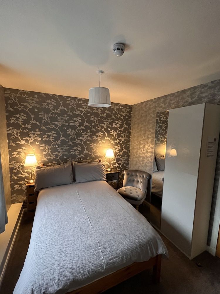 Single Room, Ensuite (NO PETS)
