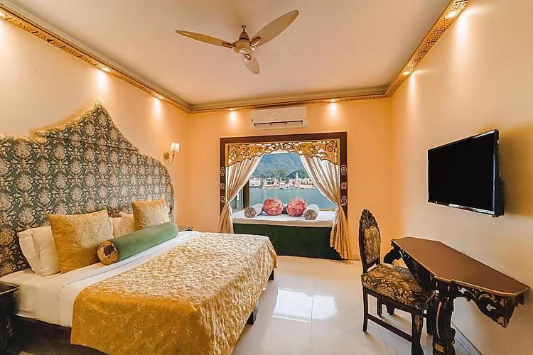 Premier Ganga View Room