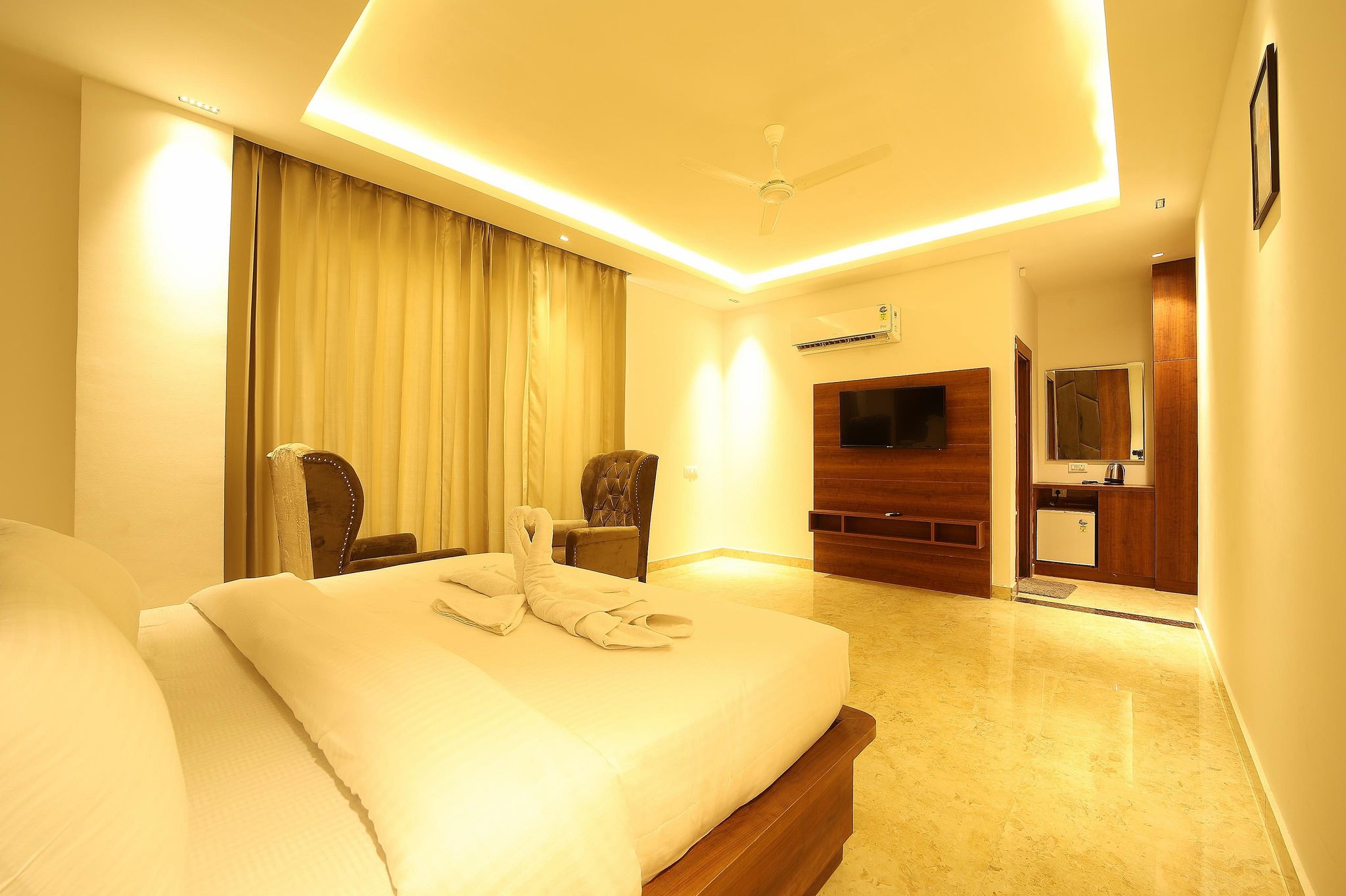 Deluxe Room (city view)