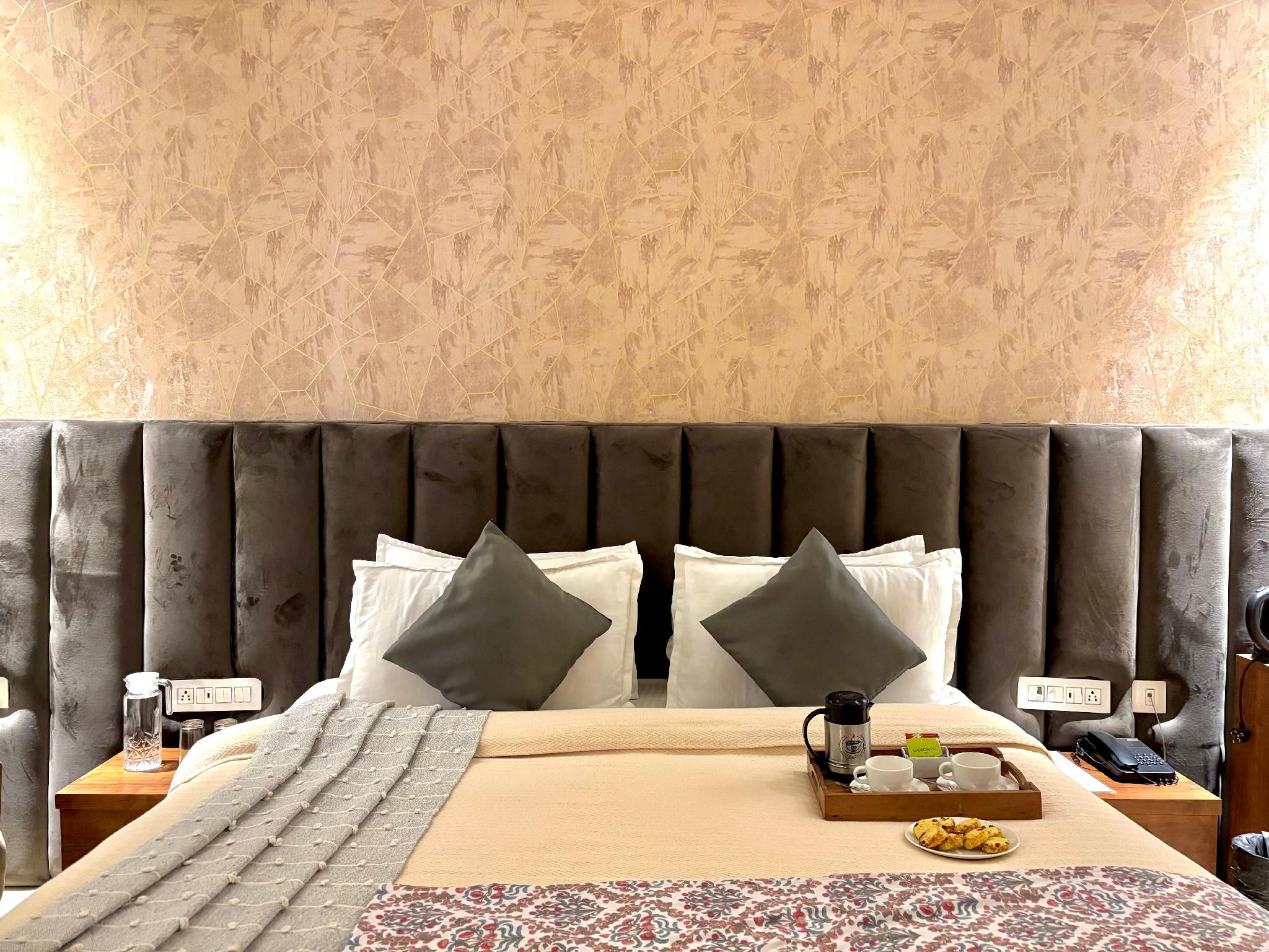 Deluxe Room (city view)