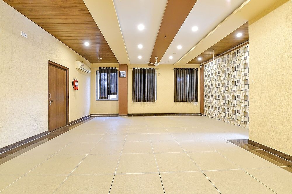 undefined FabHotel Lotus 4