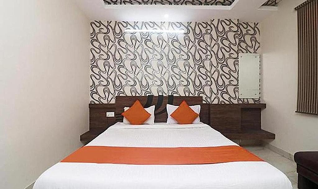 Via Shree Regency Deluxe Room 4