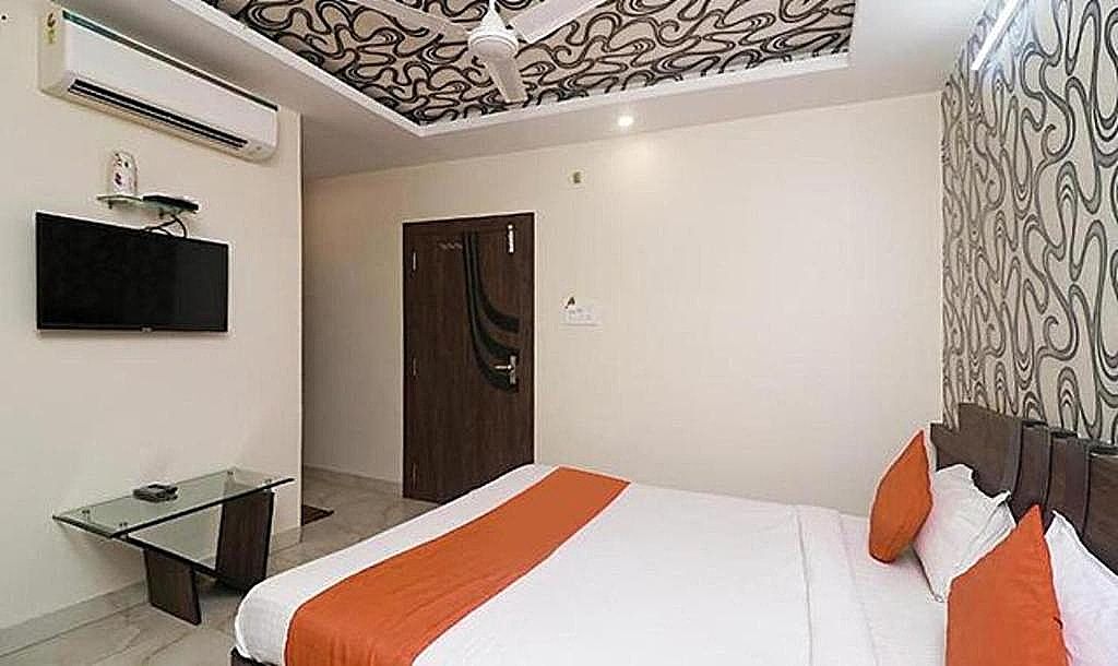 Via Shree Regency Deluxe Room 3