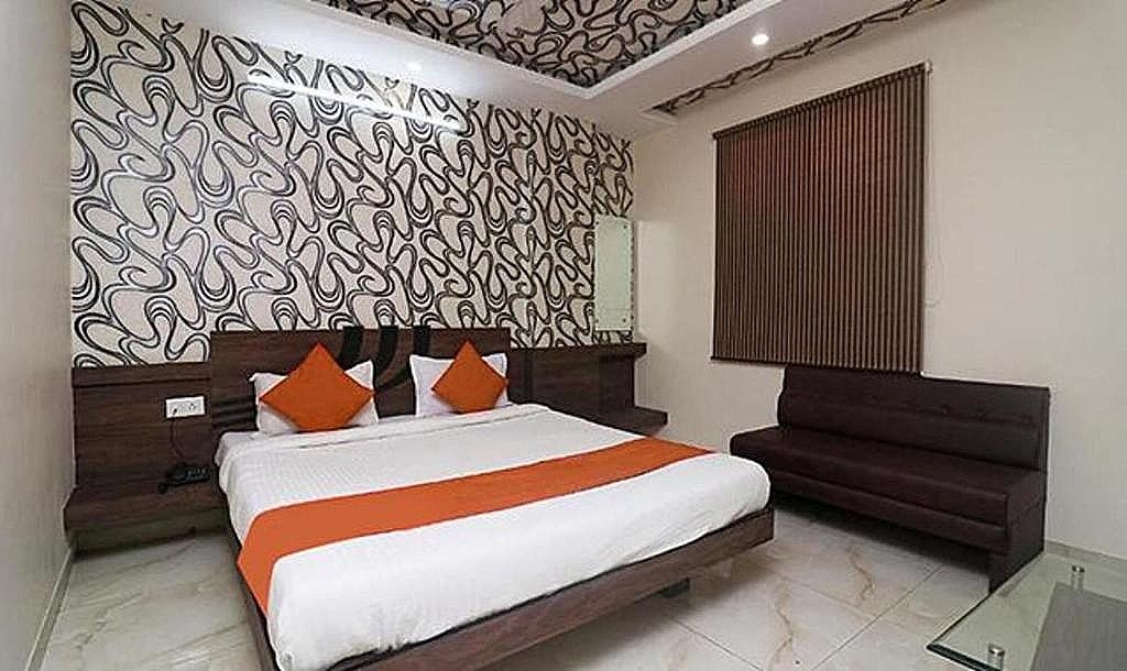 Via Shree Regency Deluxe Room 2