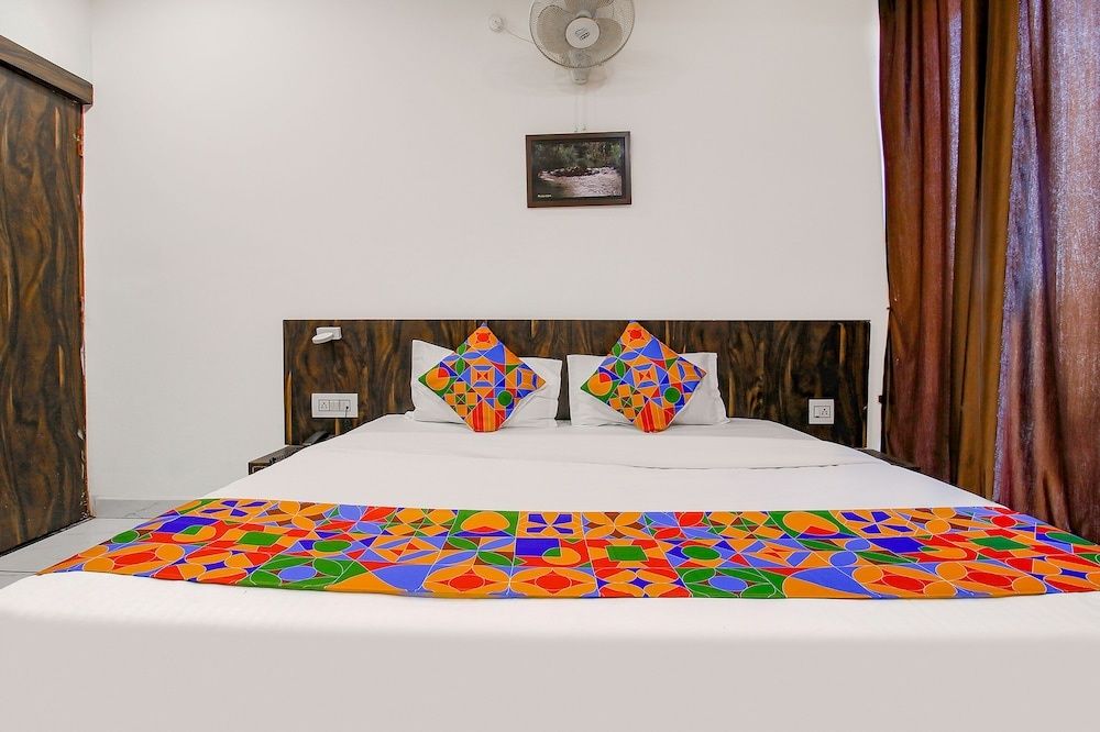 FabHotel HTC Deluxe Room 3