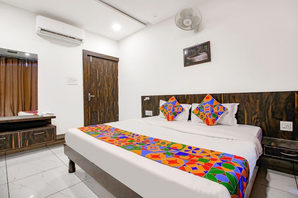 FabHotel HTC Deluxe Room