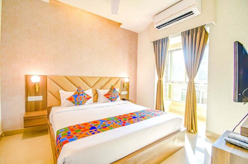 FabHotel Lake View Topsia Deluxe Room 4