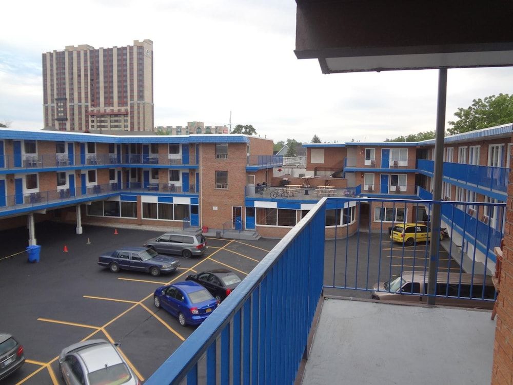 undefined Empress Inn and Suites by The Falls 3