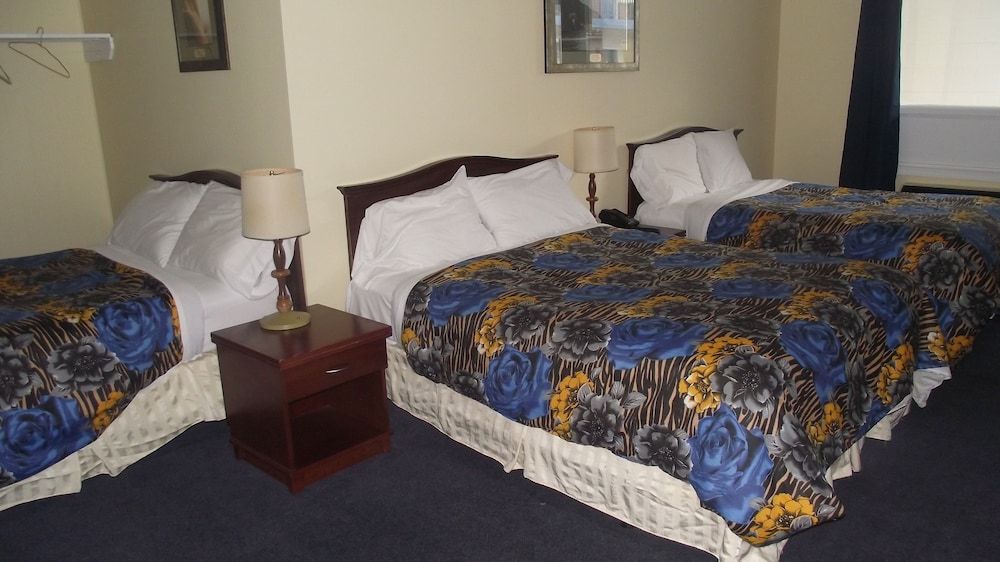 Empress Inn and Suites by The Falls Standard Double Room 3