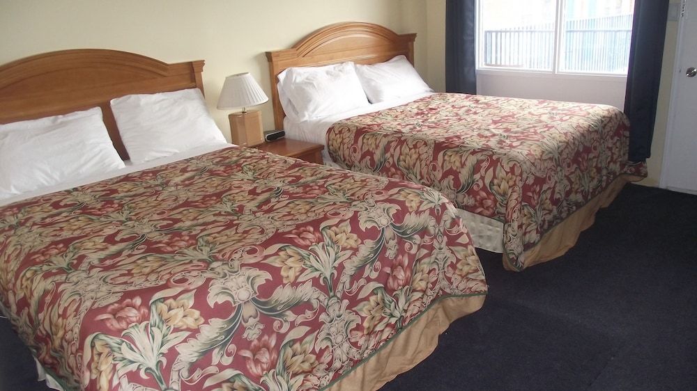 Empress Inn and Suites by The Falls Standard Double Room 2