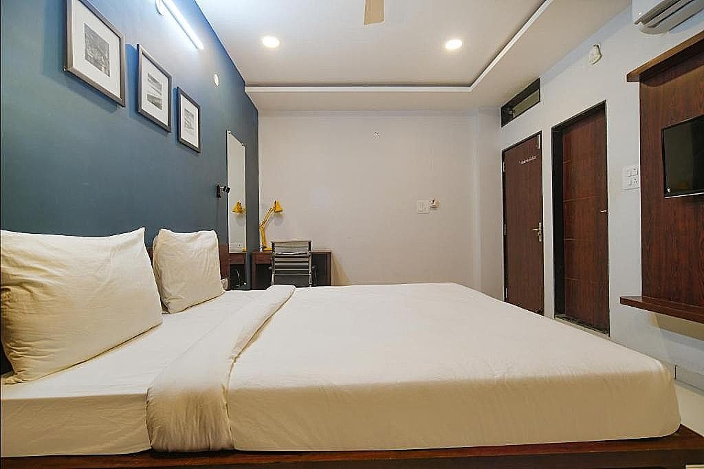 Hotel Sagar Sky Deluxe Room 2