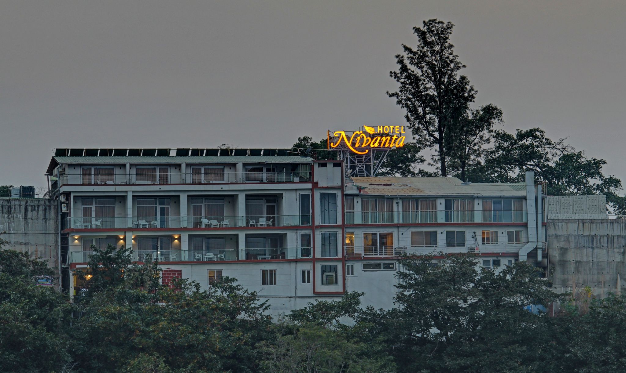 undefined Nivanta By Royara