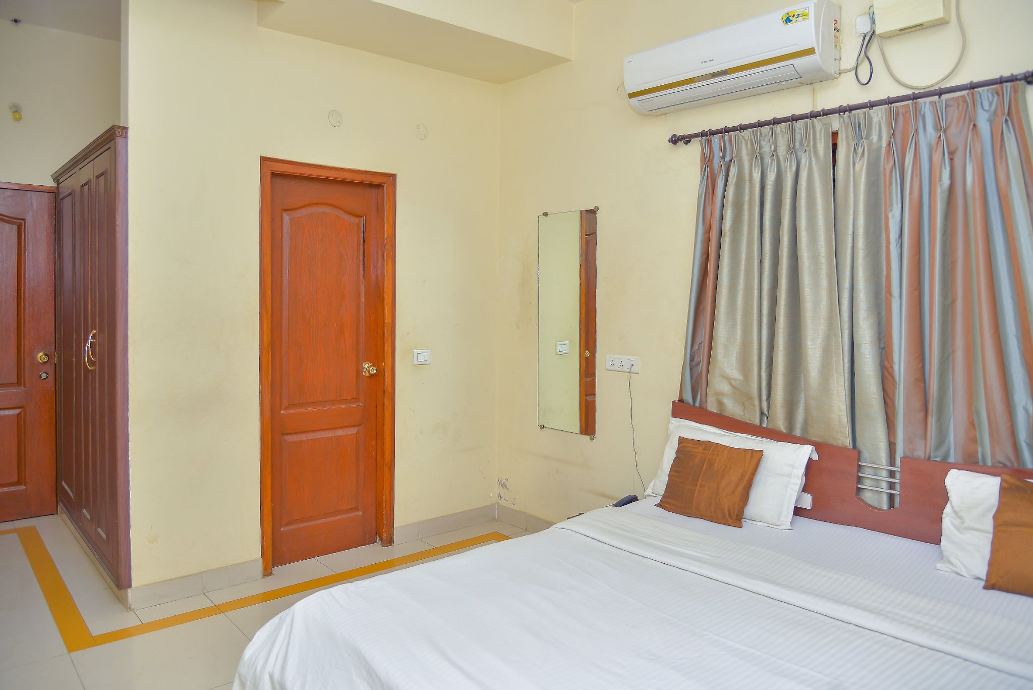 Maven Suites Standard A/C Room 3
