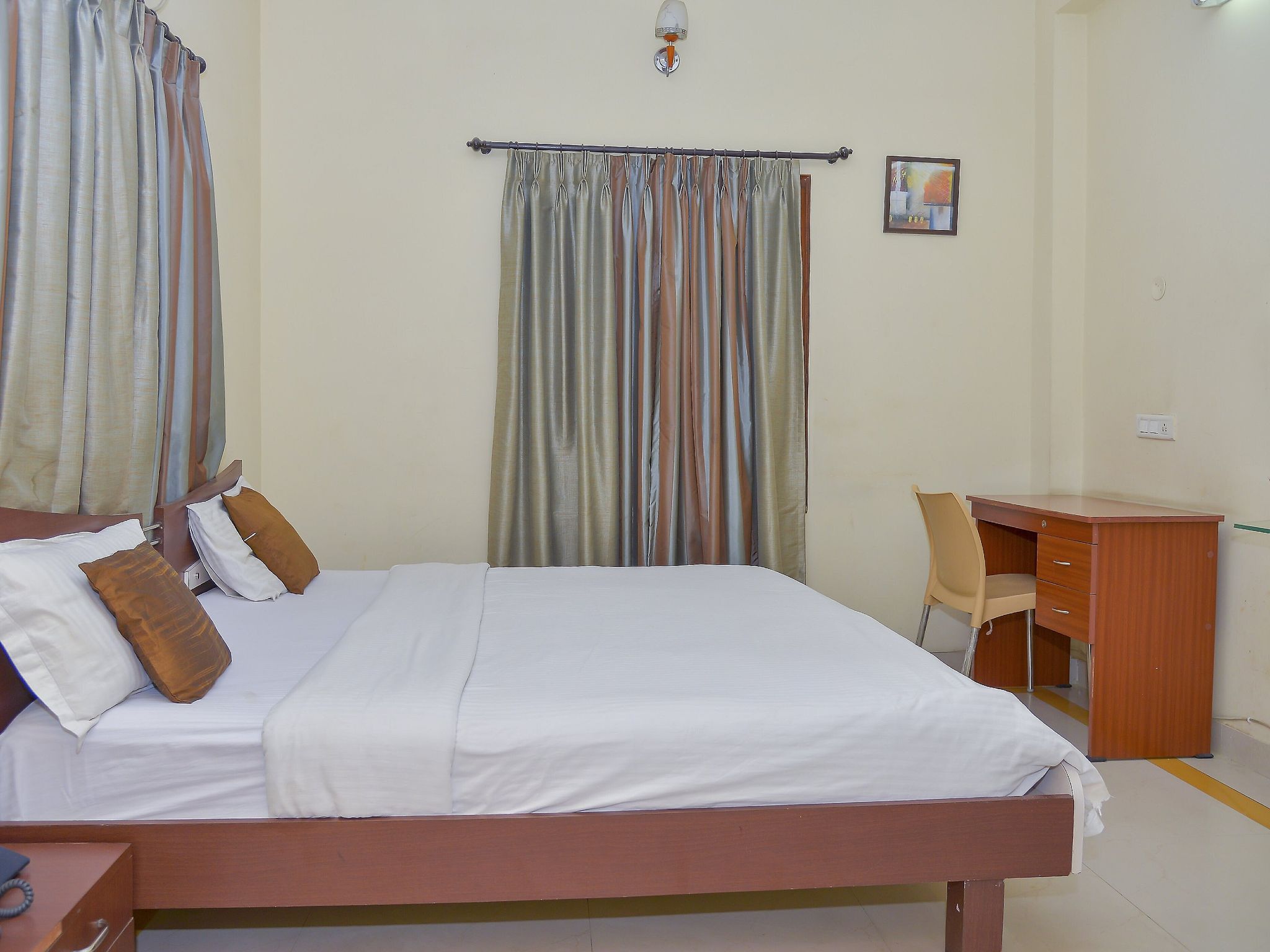 Maven Suites Standard A/C Room 4