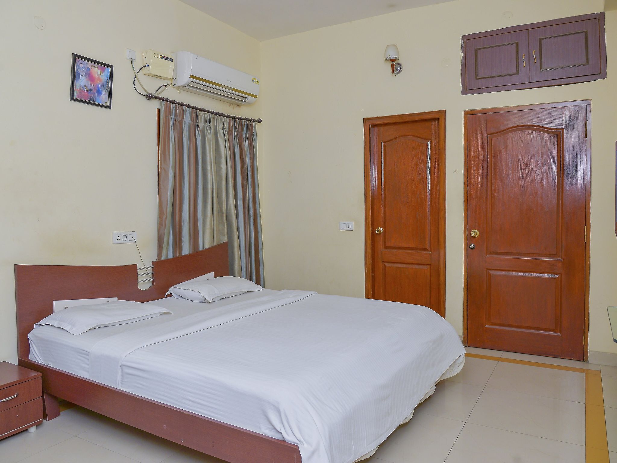 Maven Suites Standard A/C Room 2