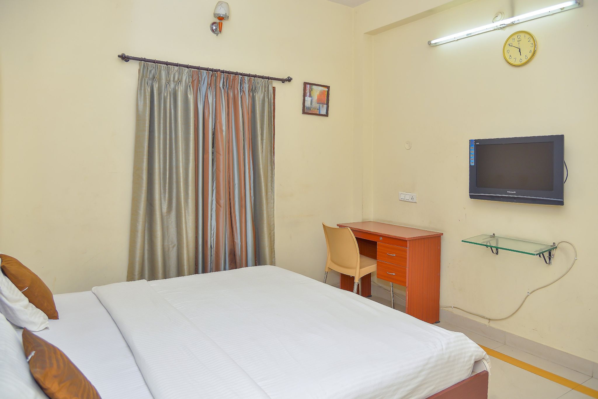 Maven Suites Standard A/C Room 9