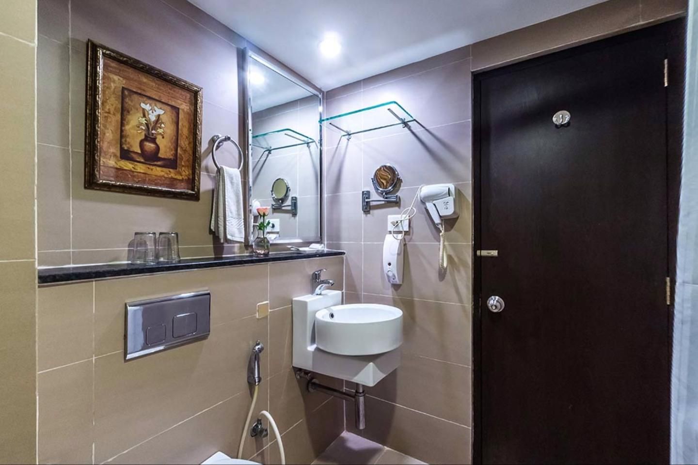 SVN Grand Hotel Standard Room 7